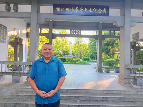 1758972929129623.jpg I2025年9月15日 广西壮族自治区梧州市万秀区河滨公园内的珠山革命烈士纪念园_副本.jpg