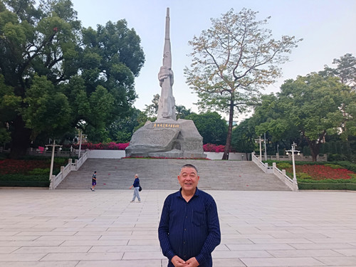 1765280123200970.jpg 2025年12月5日广州市中山二路92号的广州起义烈士陵园正门内_副本.jpg