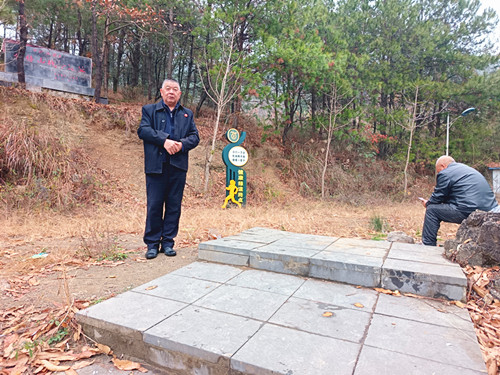 1767184768369923.jpg 2025年12月22日 贵州省凯里市 黄平县的金榜山(也称嫁娘山)上。中国工农红军金榜战斗遗址,金榜山的最高峰嫁娘坡海拔约为1200多米_副本.jpg